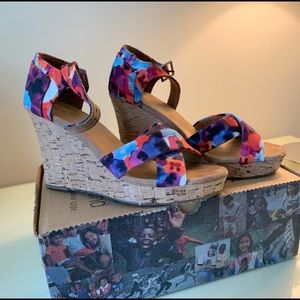 ✨sold✨ Toms Oahu Strappy Wedge